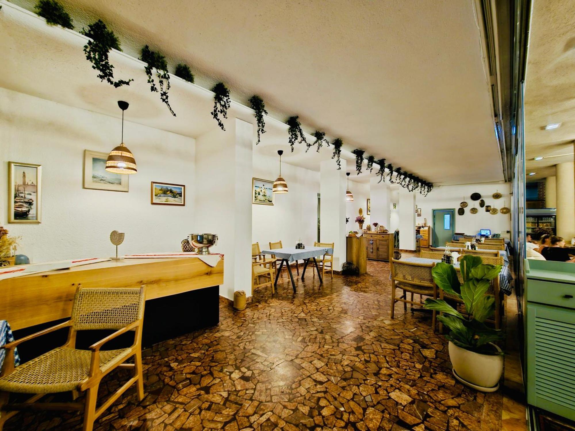 Hotel Carmen Западен Ефорие Екстериор снимка